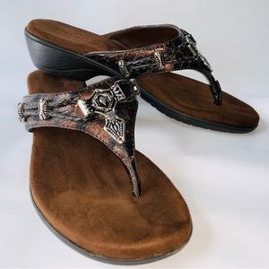 Comfy chic bronze sandal, Sz. 7.5 by Rialto